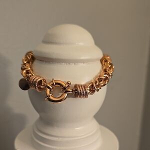 Elegant Gold Chain Bracelet